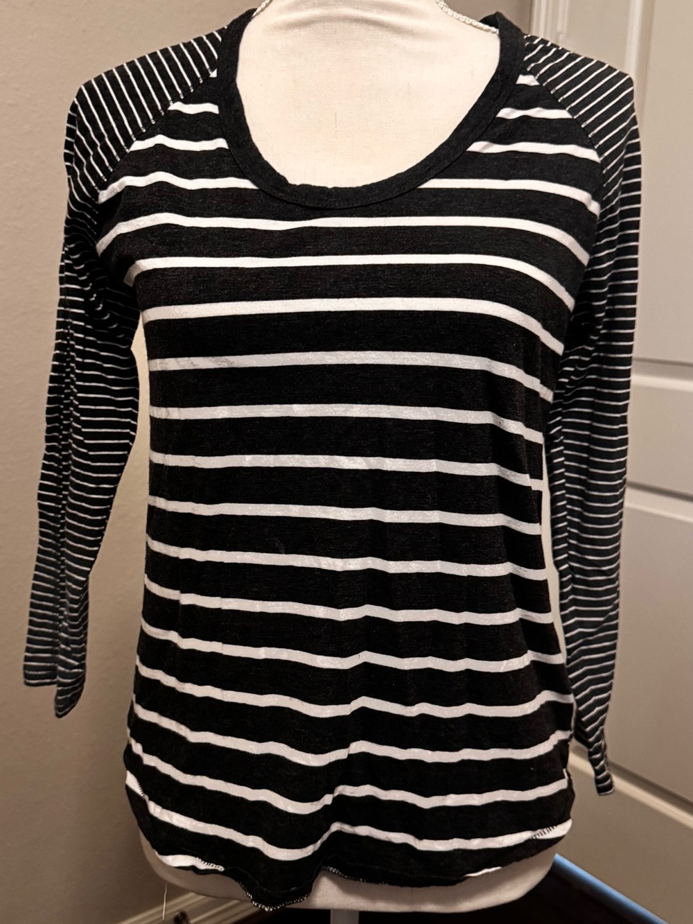 Gap Vintage Wash Black/White Striped Scoop Neck 3/4 Sleeve Tee Women’s S